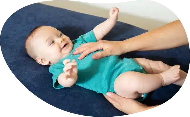 Osteopathie Baby Hamburg–Behandlungssituation mit Baby